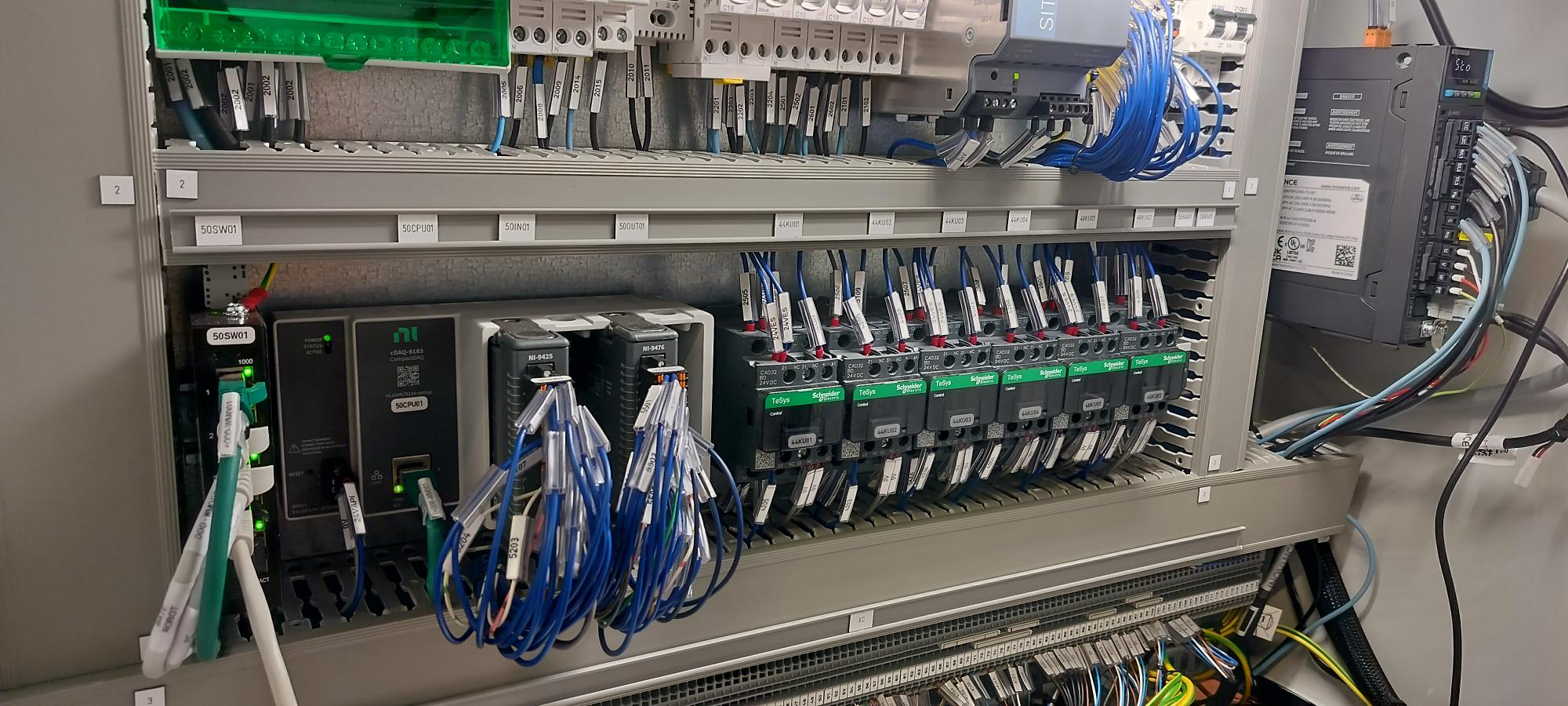 Control cabinet with NI modules, I/O and wiring